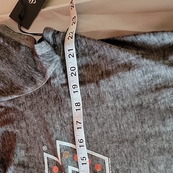 Rock and Republic key hole neckline Kiss top gray silver red size XL - Picture 5 of 8